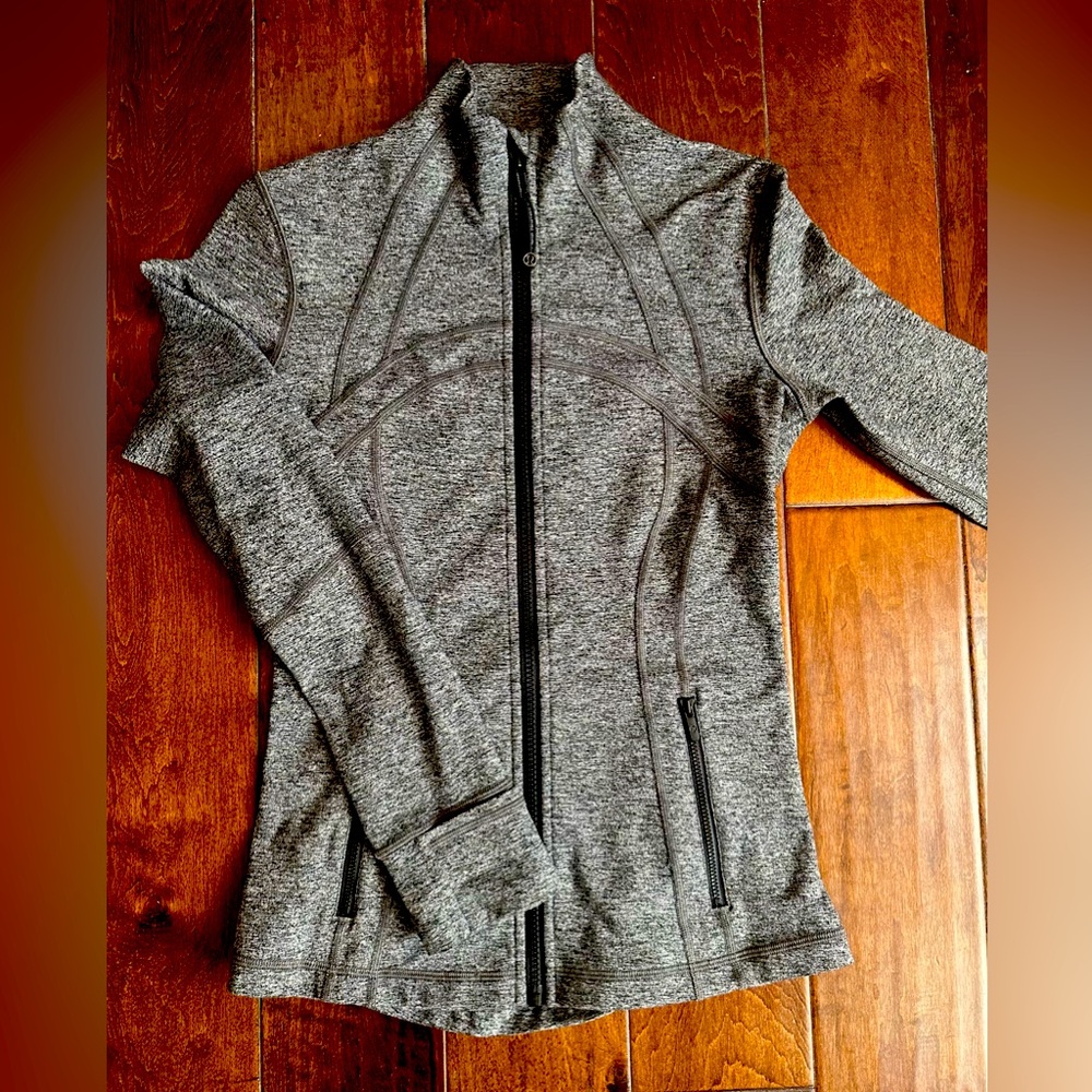 Lululemon Define Jacket
Mint preowned condition 
Heathered black
Size 6